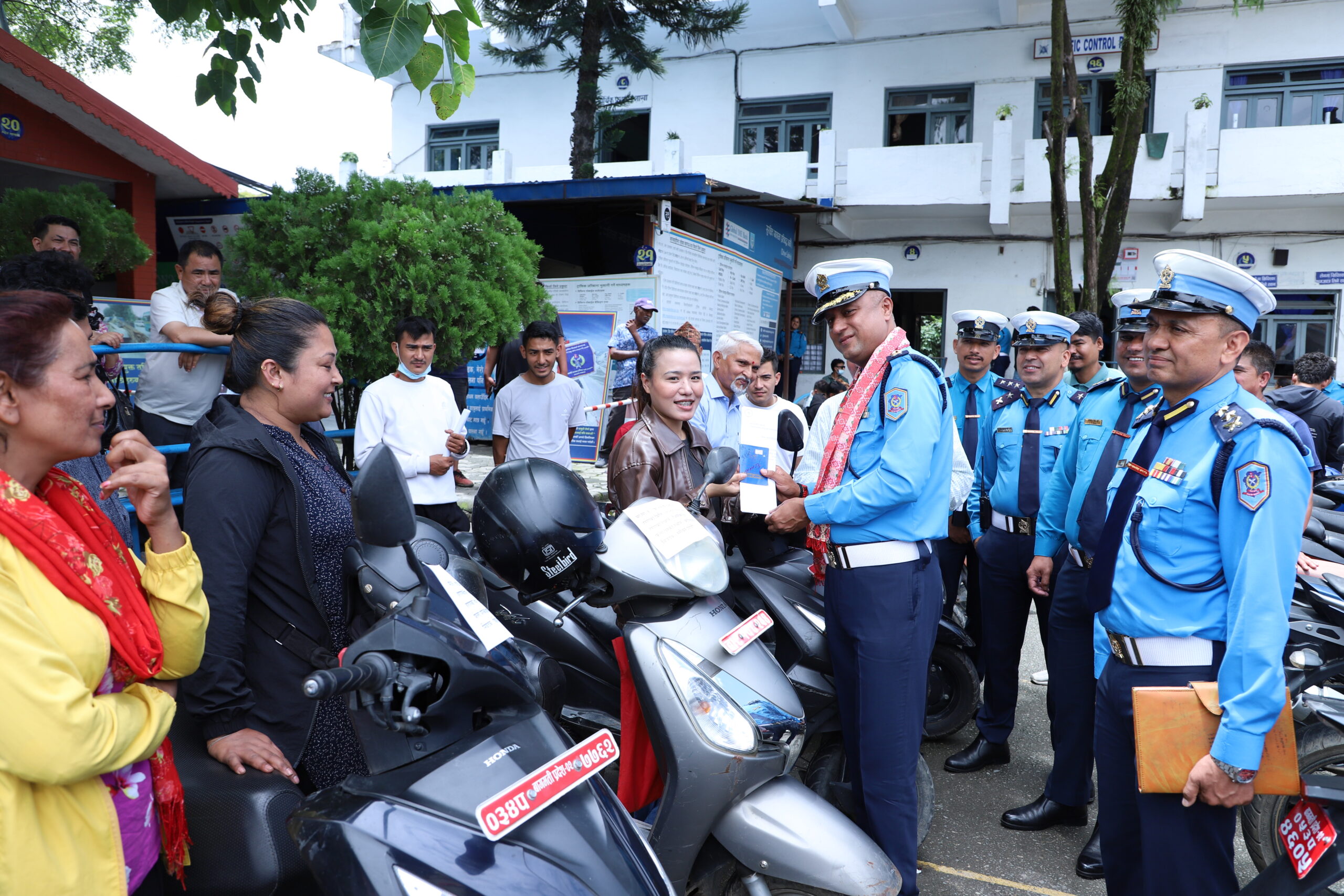 चोरी भएका २० ओटा दुई पाङग्रे सवारी साधन खोजतलास गरी धनीलाई हस्तान्तरण