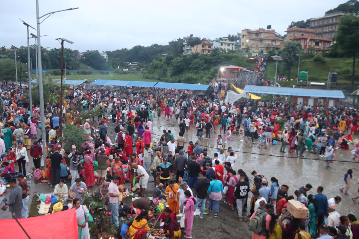 भाद्रकृष्ण औँसी : बिहानैदेखि गोकर्णेश्वर पितृतीर्थ धाममा हजारौँ भक्तजनकाे भिड