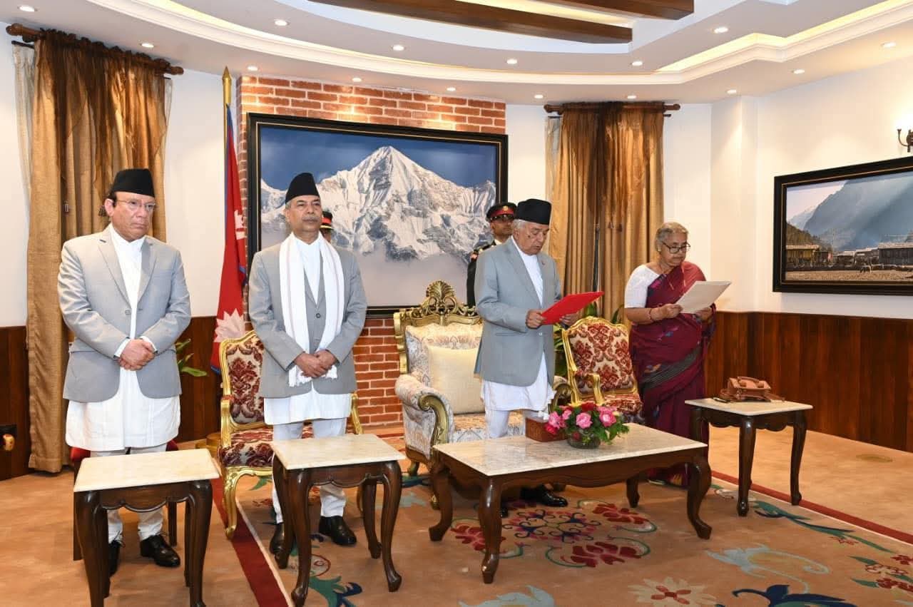 सुशीला कार्कीले लिईन् प्रधानमन्त्रीको शपथ