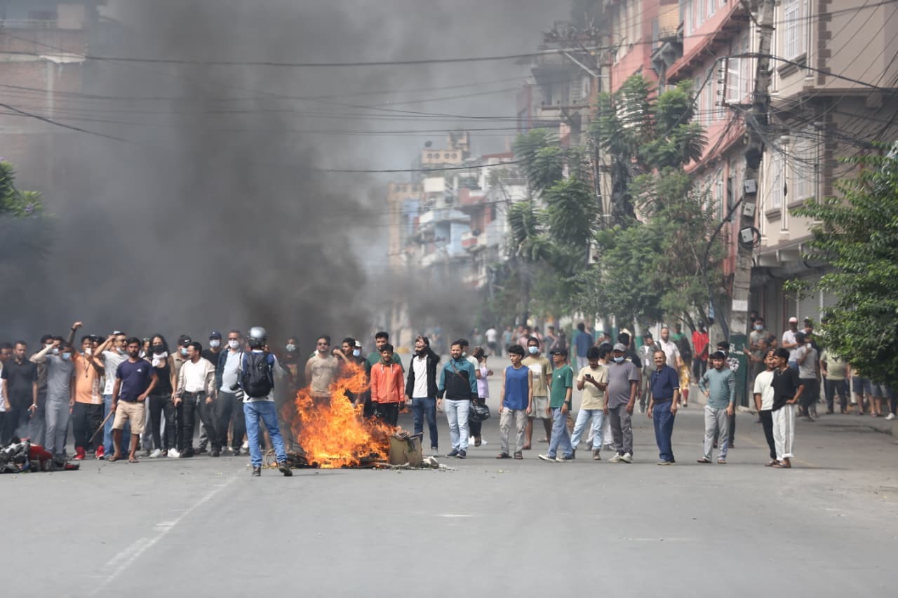 निषेधाज्ञाकाे अवज्ञा गर्दै उपत्यकाका विभिन्न ठाउँमा प्रदर्शन, सुरक्षा व्यवस्था कडा