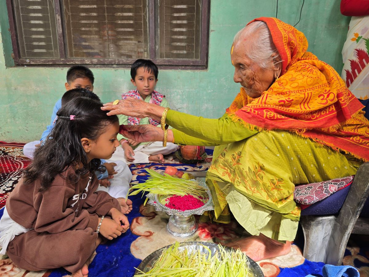 दसैंको तेस्रो दिन आज पनि टीका ग्रहण हुँदै