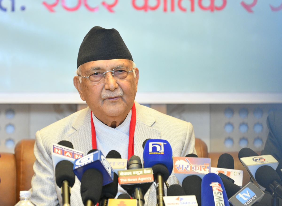 एमालेका अध्यक्ष ओलीले राजनीतिक सक्रियता झनै तीव्र