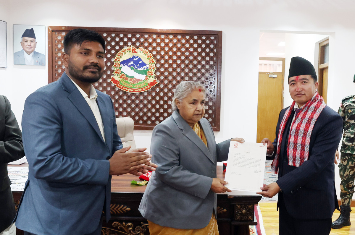प्रधानमन्त्री कार्कीसँग खेलकुद परिषद्का सदस्यसचिवको विदाइ भेट