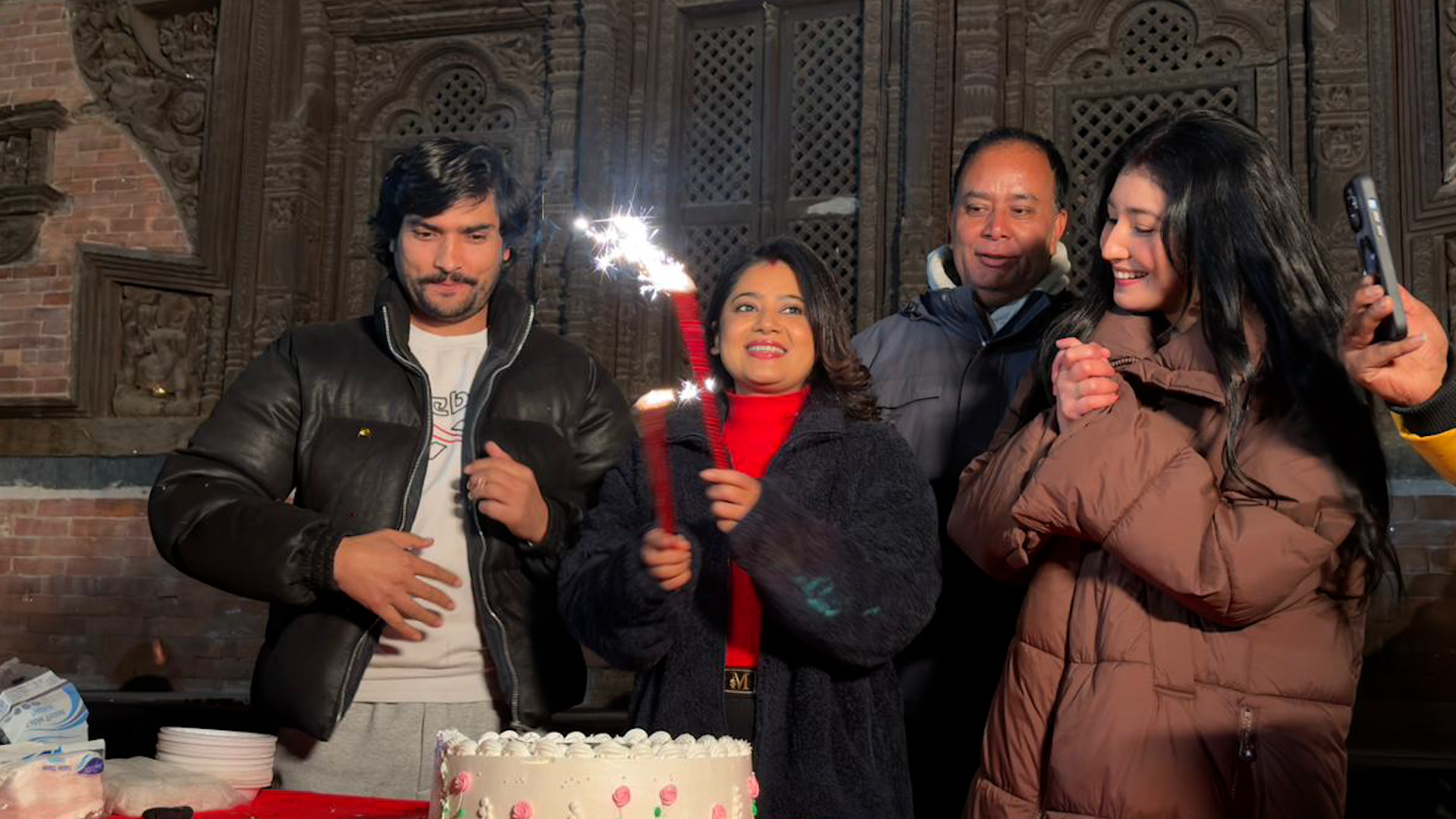 जन्मदिनमा ‘झिंगेदाउ २’को सेटमै केकीलाई सप्राइज
