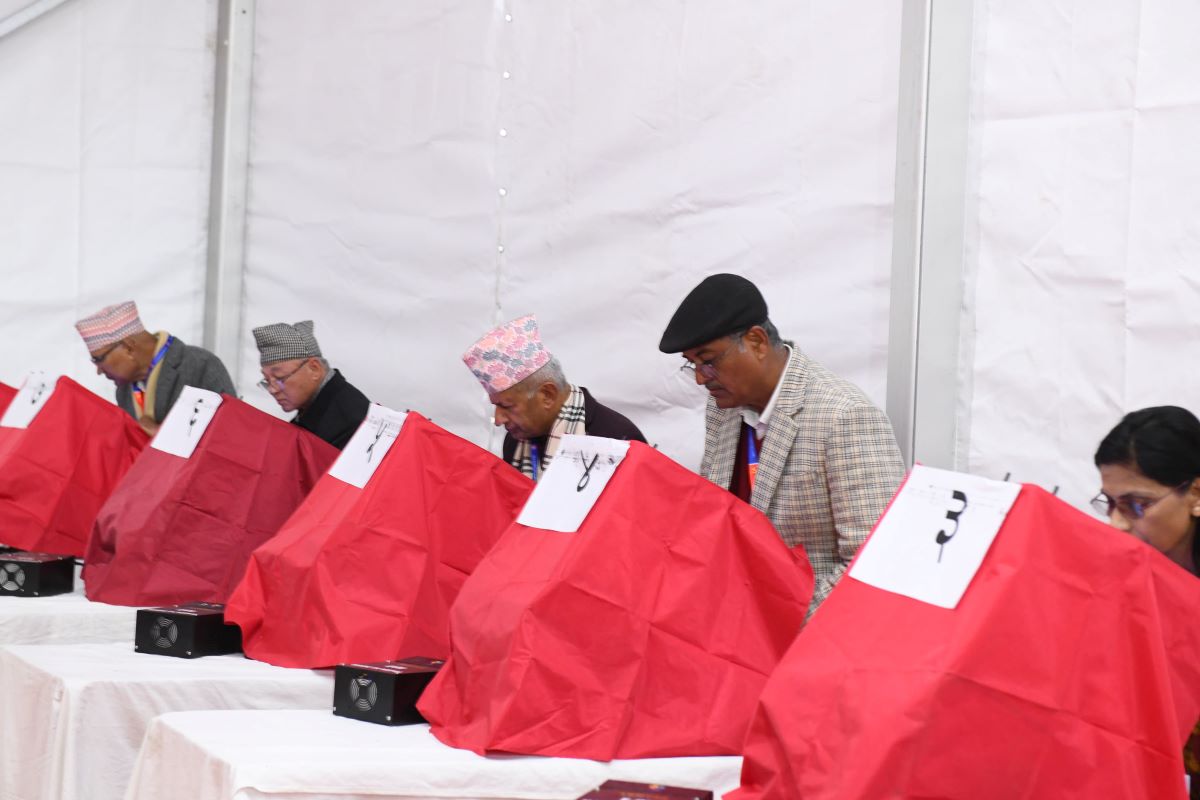 एमाले चुनाव : ५६० मत खस्यो