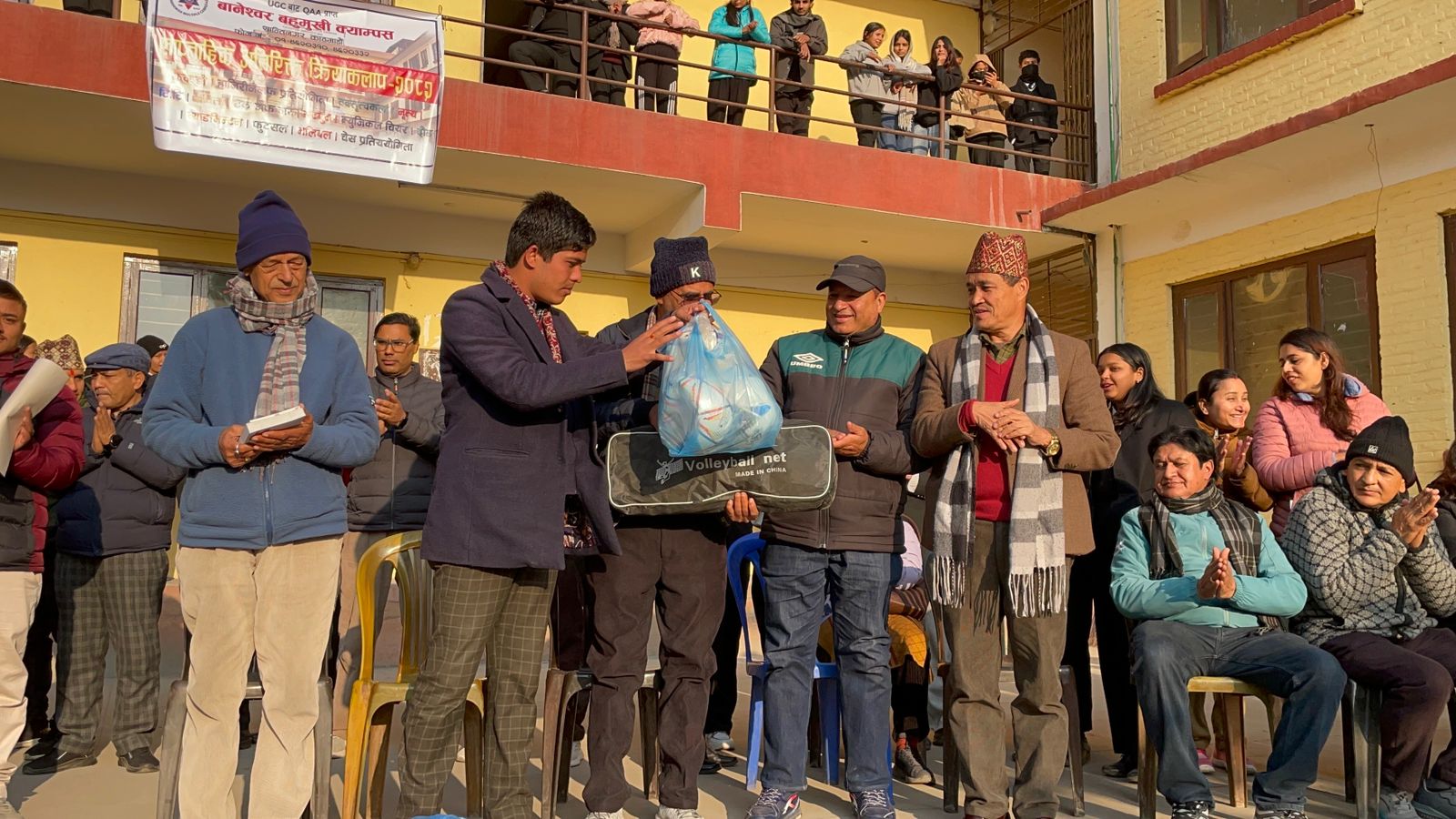 स्ववियुद्वारा राष्ट्रिय खेलकुद परिषदबाट प्राप्त खेलकुद सामग्री क्याम्पस प्रशासनलाई हस्तान्तरण