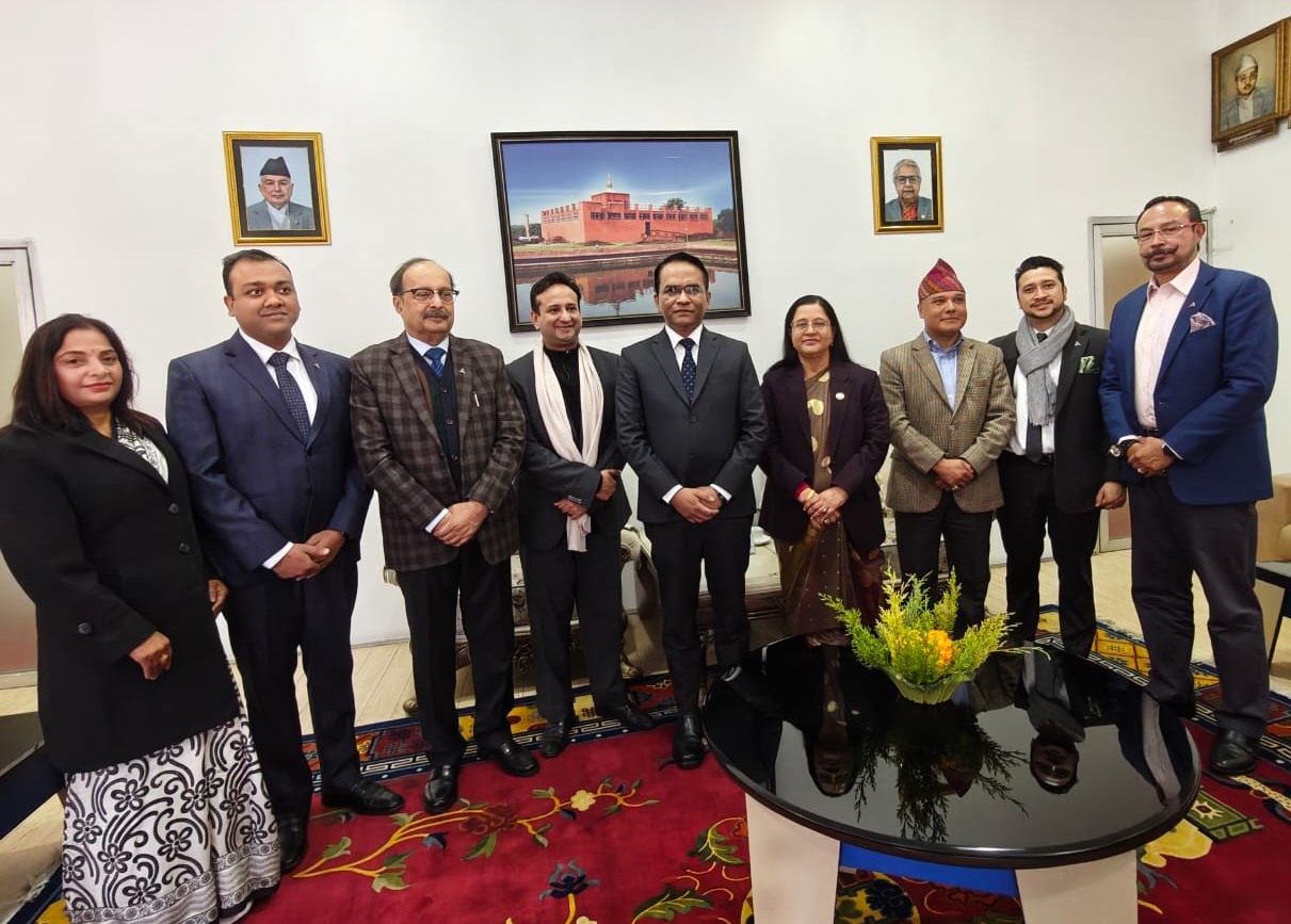 नबिल बैंकका अध्यक्ष निर्वाण कुमार चौधरीद्वारा नेपाल राष्ट्र बैंकका गर्भनरबाट शपथ ग्रहण
