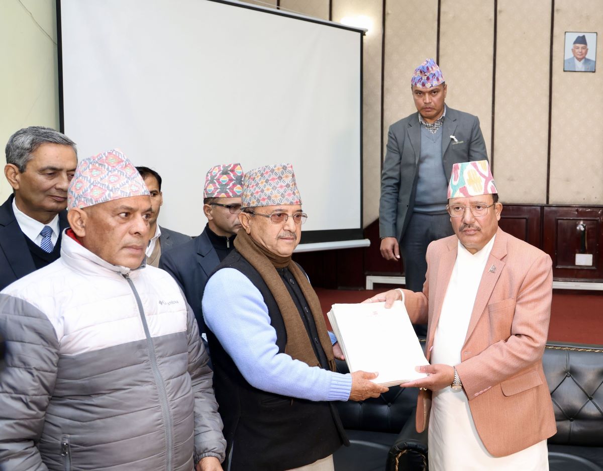 विगतका निर्णय र नजिरका आधारमा कांग्रेस विवाद समाधान गर्न खड्काको आग्रह