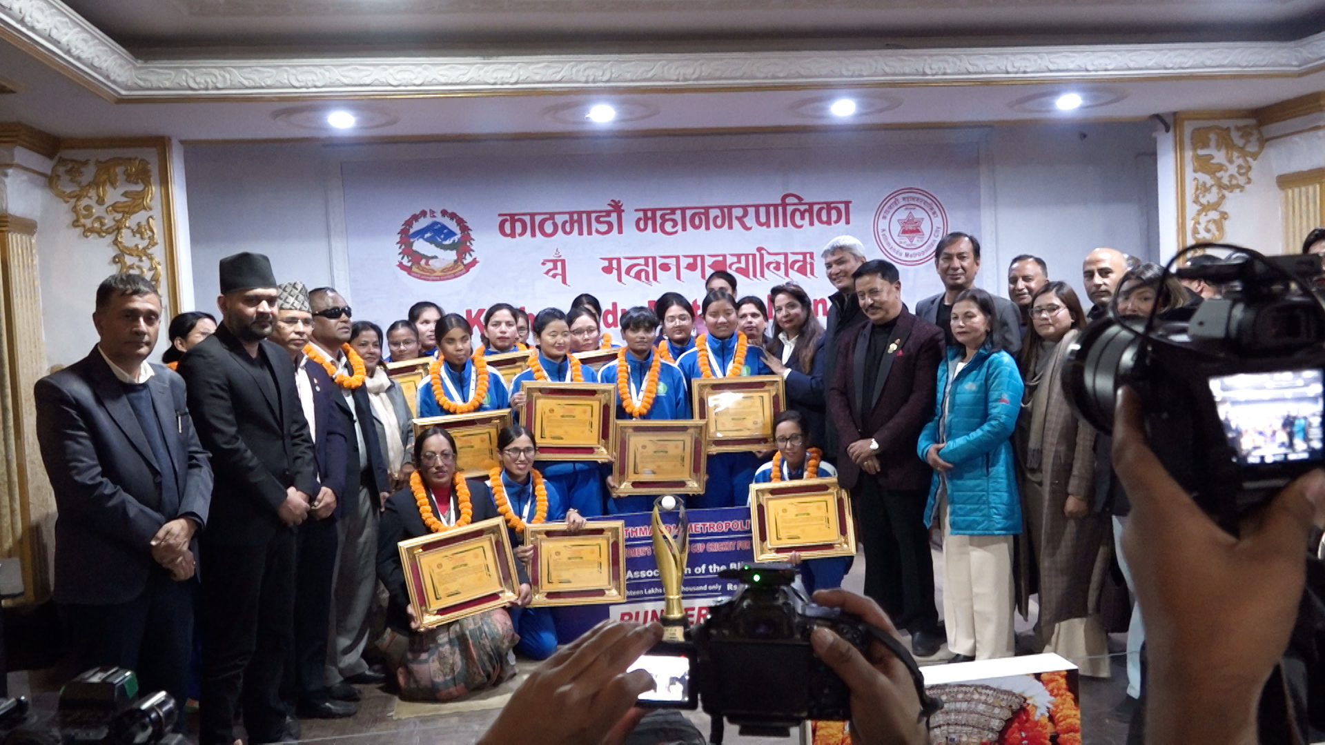 काठमाडौं महानगरद्वारा राष्ट्रिय नेत्रहीन महिला क्रिकेट टोली सम्मानित