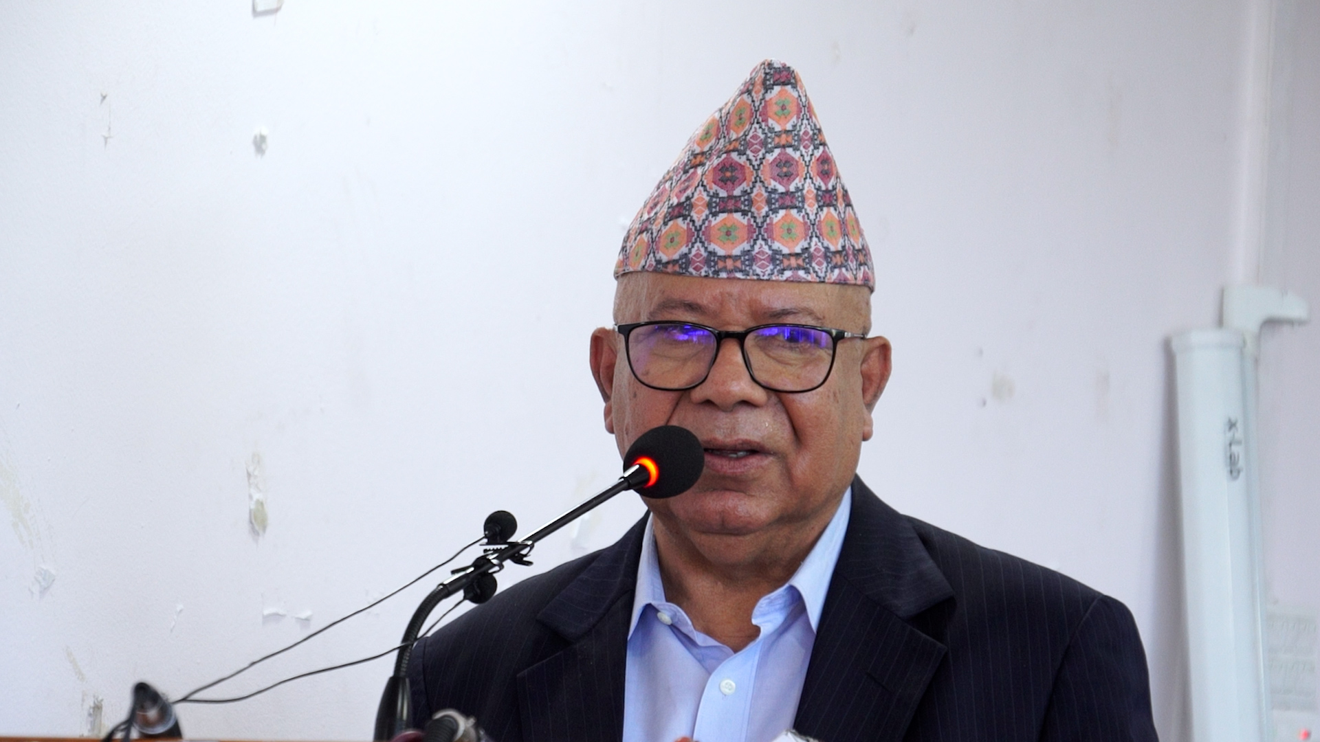 हिन्दू–मुस्लिम समुदायलाई संयमता अपनाउन माधव नेपालको आग्रह