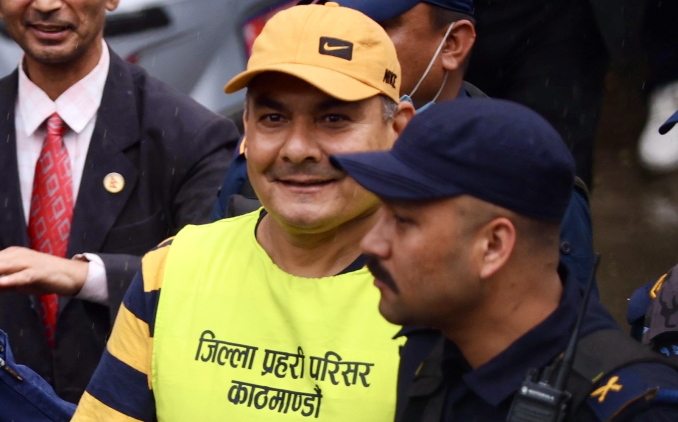 विवादित मेडिकल व्यवसायी दुर्गा प्रसाईं फेरि पक्राउ