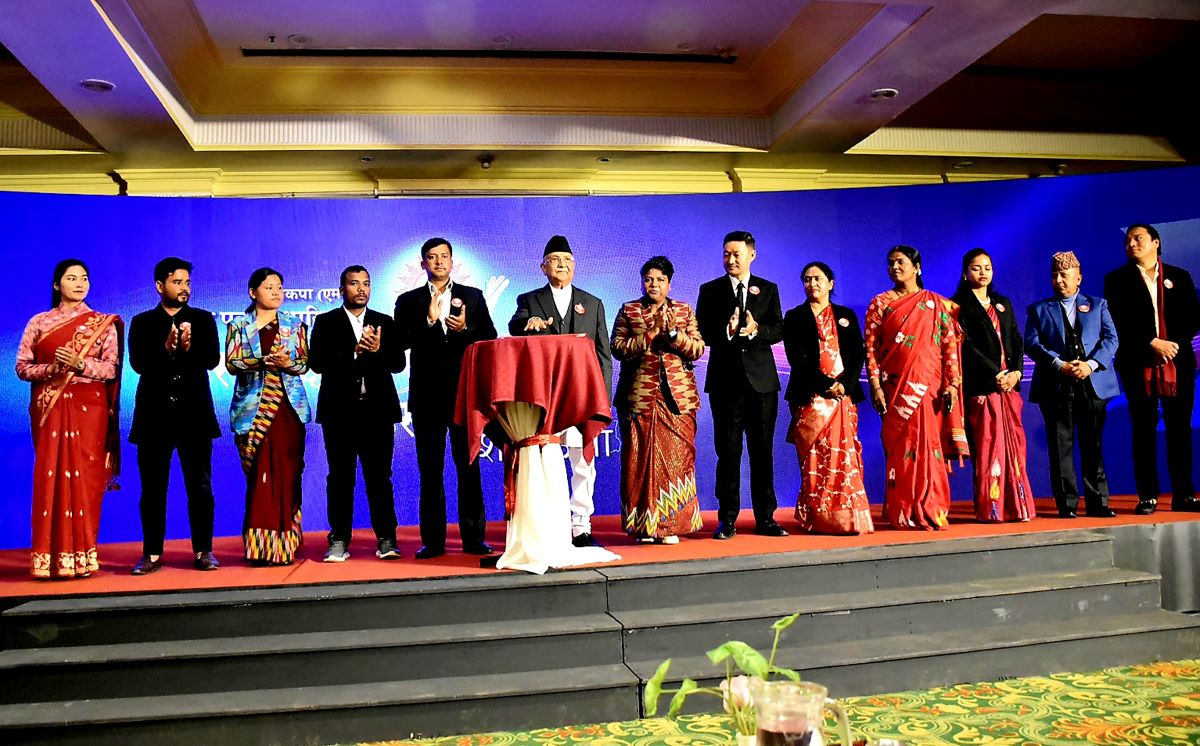 एमालेले ल्यायो घोषणापत्र : पाँच वर्षमै प्रतिव्यक्ति आय ३ हजार डलर पुर्‍याउने लक्ष्य