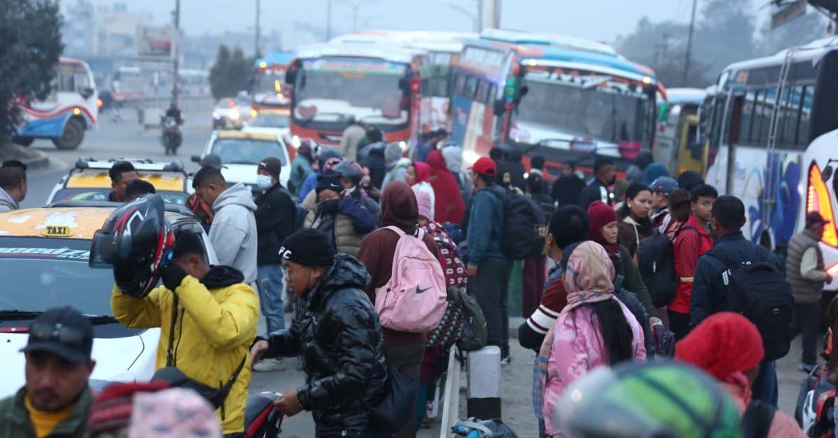 चुनावका लागि गाउँ फर्किंदै नागरिक