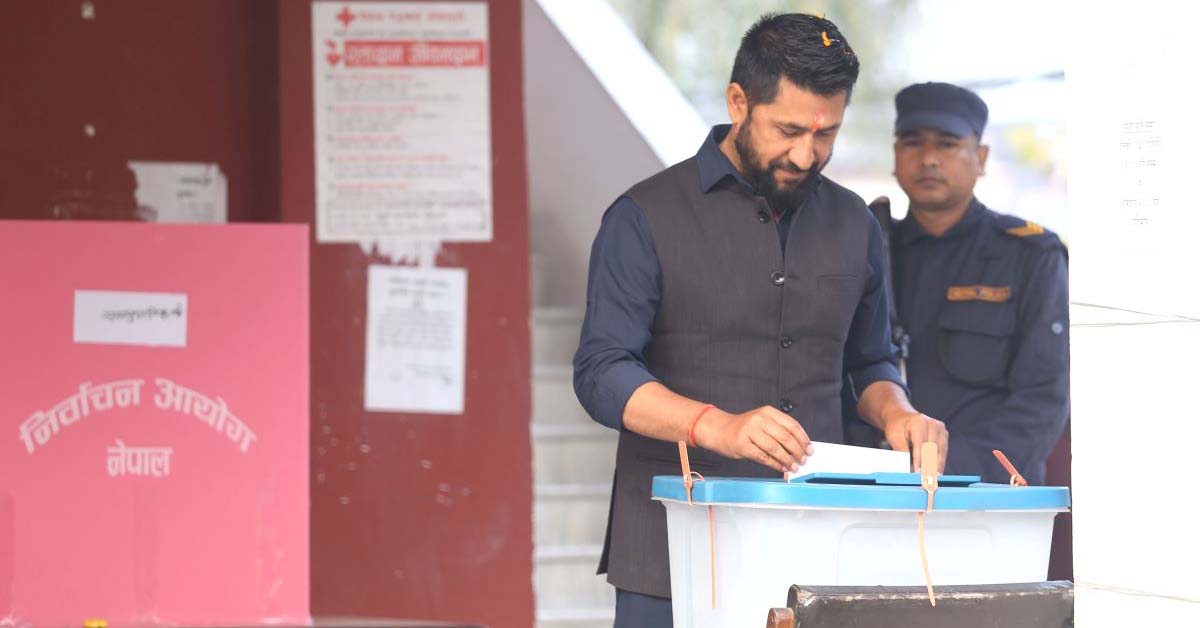 चितवन २ : रवि लामिछानले भारी मतले अगाडि, पछ्याउदै मीना खरेल