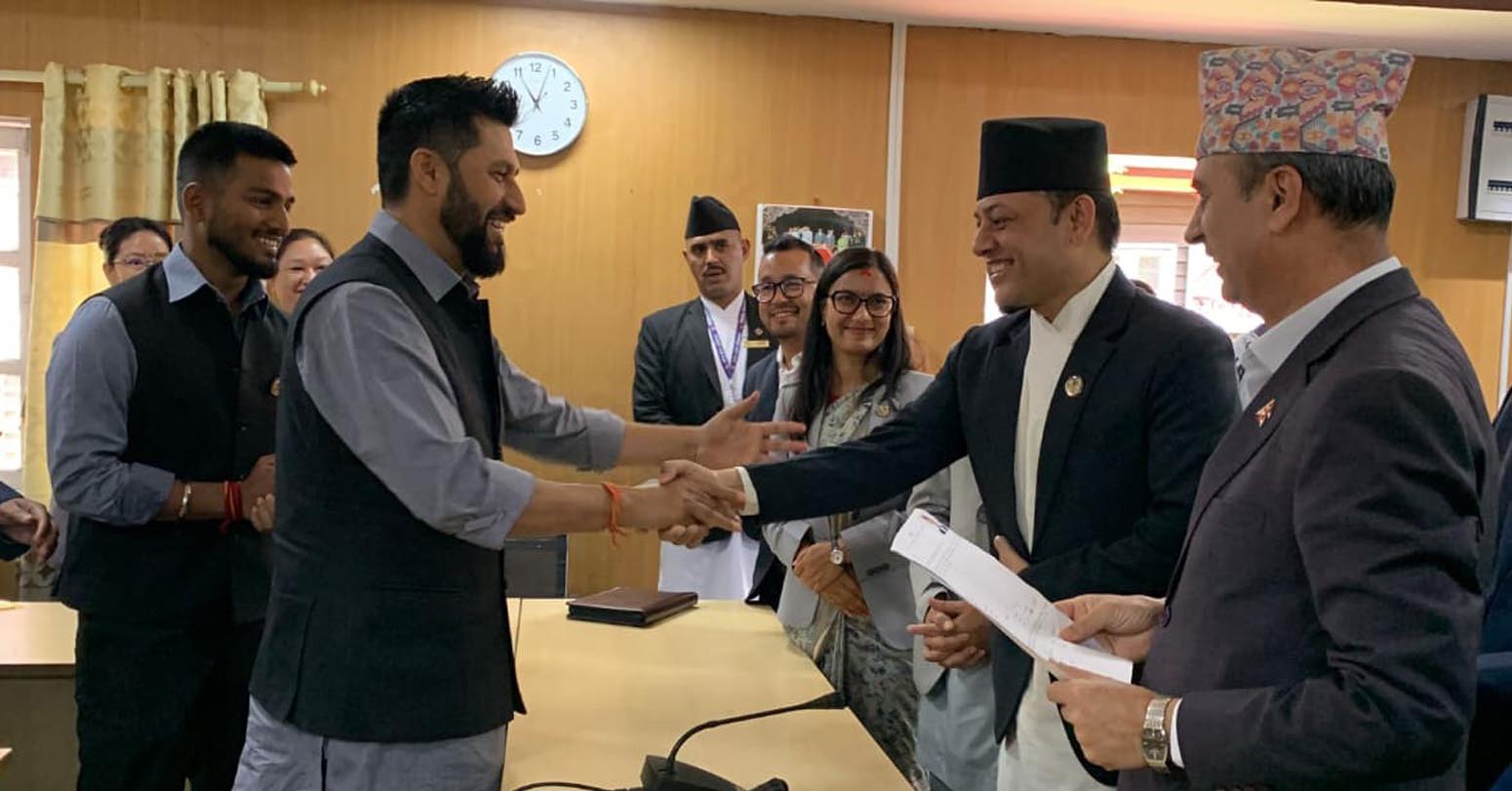 रास्वपा उपसभापति डीपी अर्यालले दिए सभामुखमा उम्मेदवारी