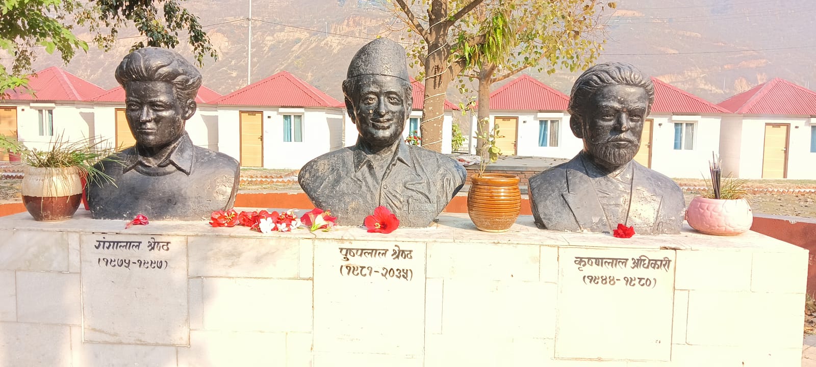 पुष्पलालको जिल्ला रामेछापमा पुष्पगुच्छा अर्पण