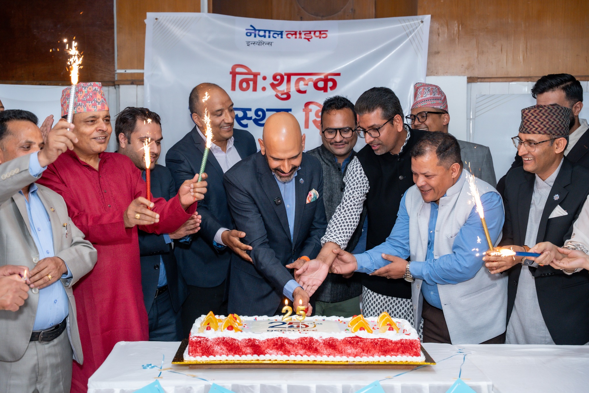 नेपाल लाइफद्वारा २५ औं वार्षिकोत्सबको अवसरमा निःशुल्क स्वास्थ्य शिविर एवं देशभर रक्तदान