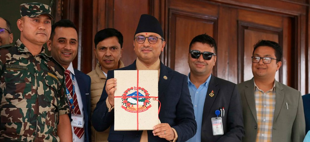 परम्परा तोडियो, बजेट वक्तव्य नेपाली कागजको फाइलमा