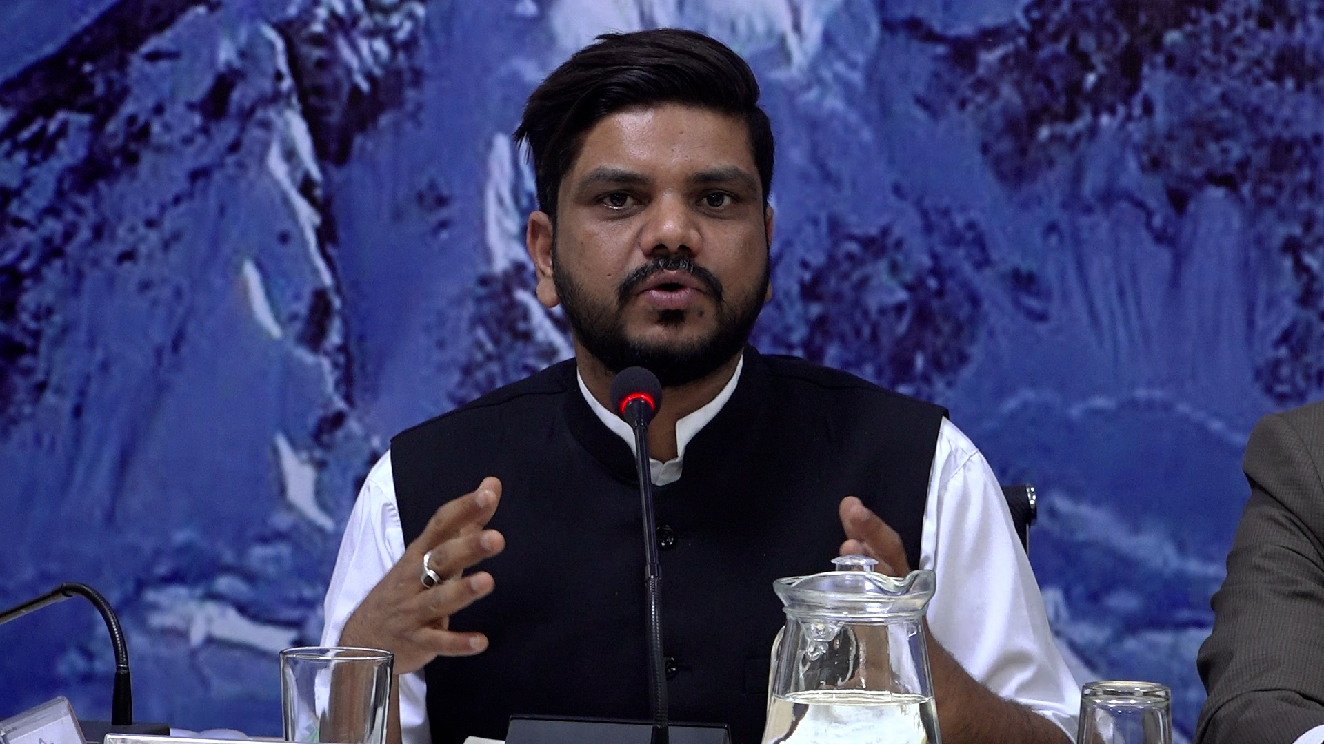 भिजिट भिसामा घरेलु कामदार बनेर विदेशिने महिलाको तथ्यांक राज्यसँग छैन : मन्त्री यादव