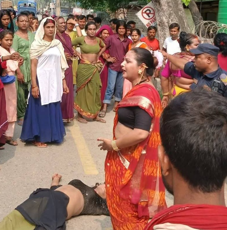 बारामा यौनिक अल्पसंख्यकहरुको अर्धनग्न प्रदर्शन, स्थिति नियन्त्रणमा लिन लाठीचार्ज