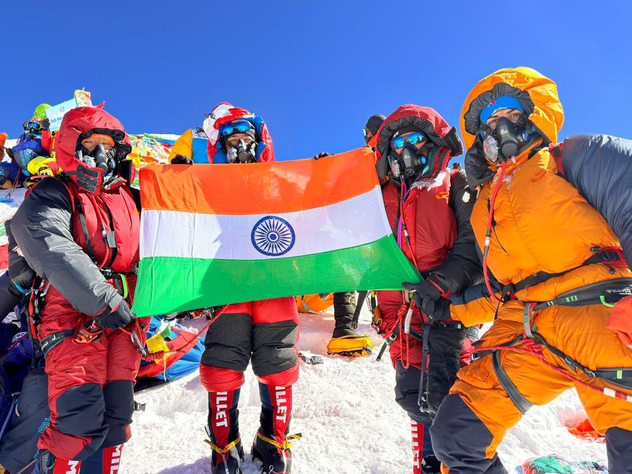 इन्डो–तिब्बती सीमा प्रहरी बलका महिलाहरुले गरे सगरमाथा आरोहण