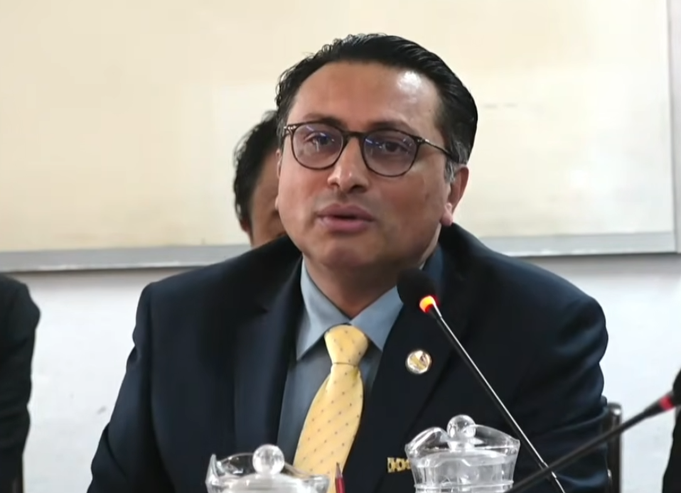 विधुत व्यापारमा दोहोरो भ्याट नलाग्ने, ईभीमा मूल्यका आधारमा भन्सार लाग्ने : अर्थमन्त्री वाग्ले