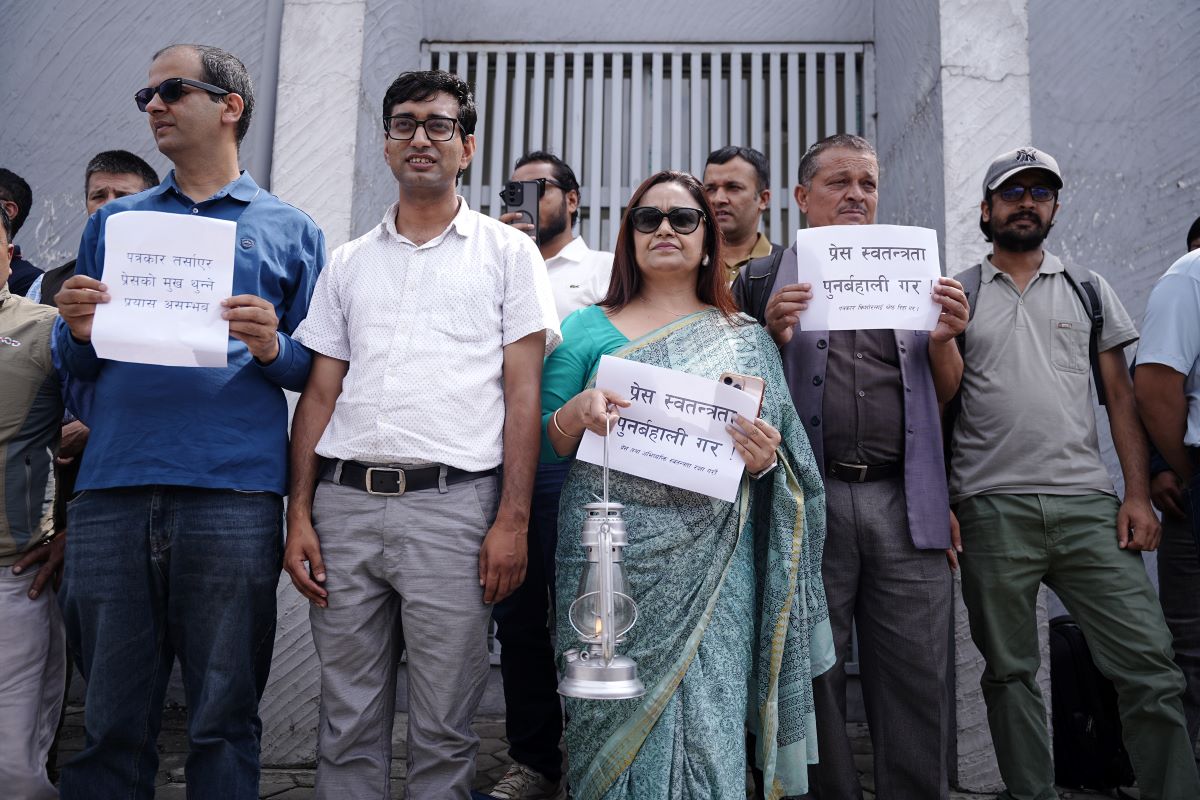 पत्रकार किशोर श्रेष्ठको रिहाइ माग गर्दै पत्रकार महासंघको धर्ना
