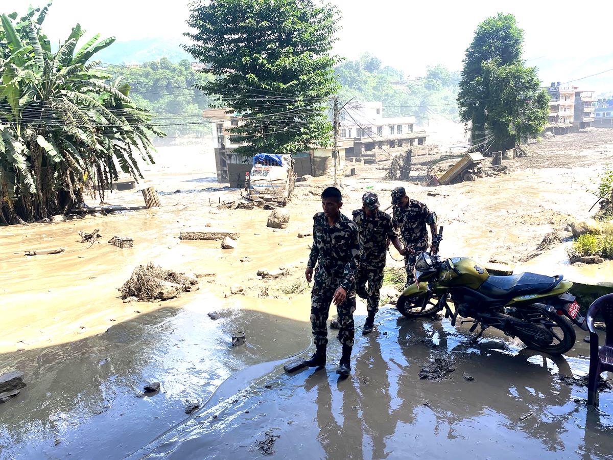 भोटेकोशी बाढीपछि खोज तथा उद्धारमा नेपाली सेनाको टोली परिचालन