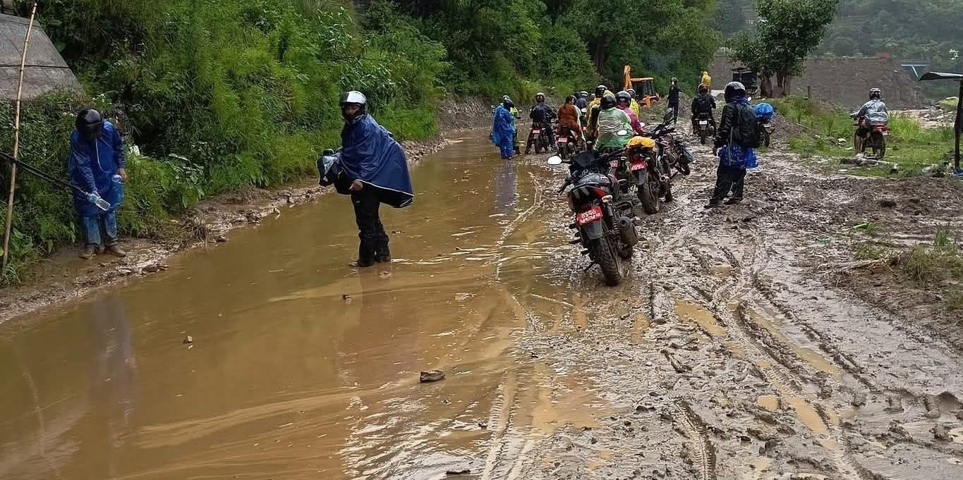 वर्षासँगै देशका ७ सडकखण्ड अवरुद्ध