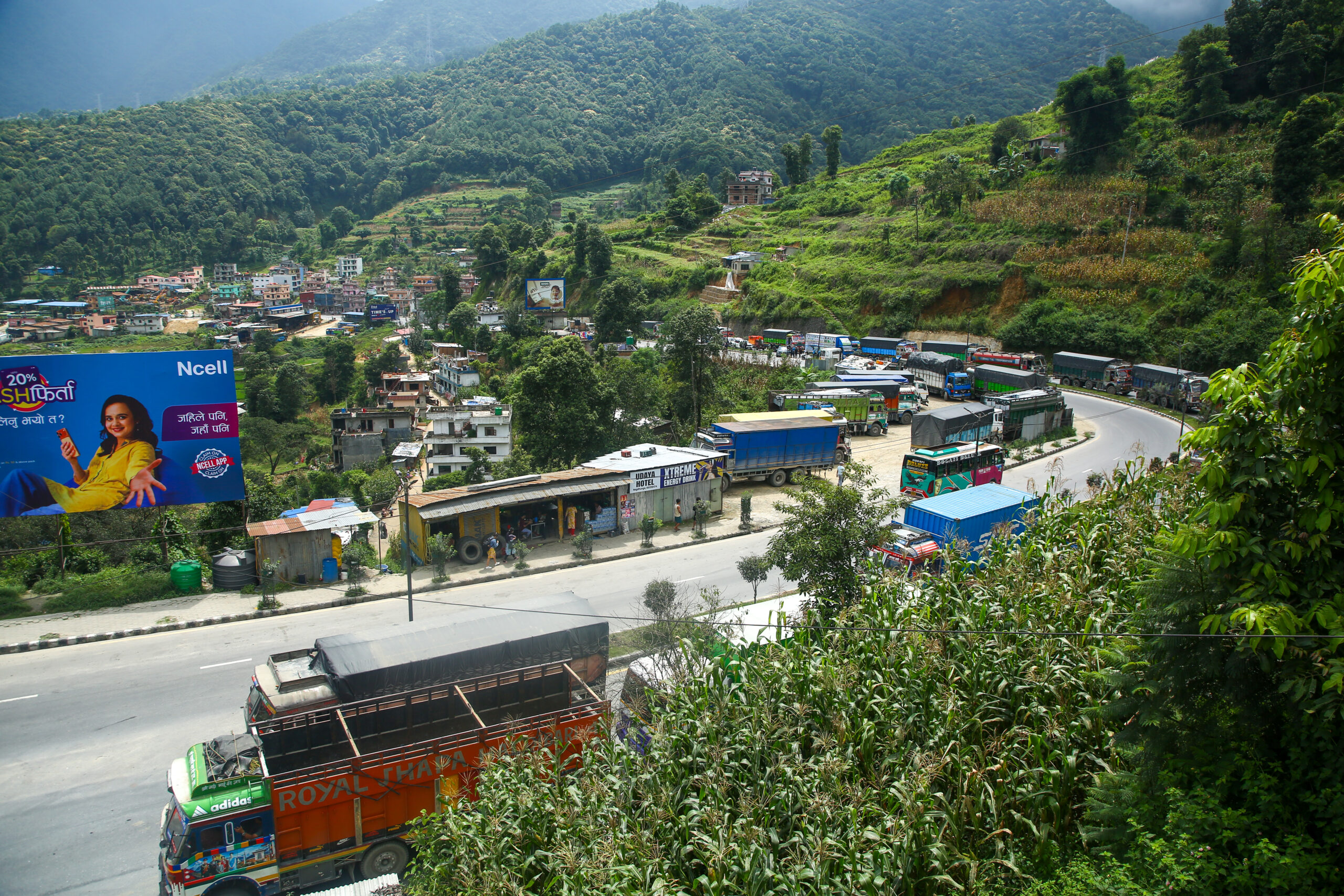 देशका विभिन्न मुख्य राजमार्गहरू पूर्ण रूपमा अवरुद्ध (विवरणसहित)