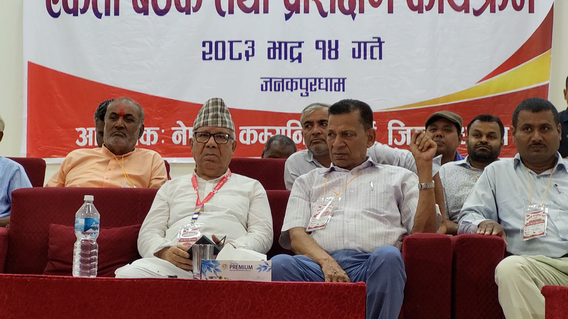अहिले सरकारको आलोचना गर्ने समय होइन, सुझाव दिने समय हो : माधव कुमार नेपाल