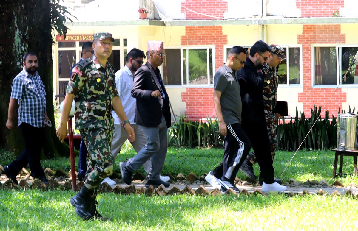 बाढी प्रभावित क्षेत्रको स्थलगत निरीक्षणमा प्रधानमन्त्री शाह विदुर पुगे