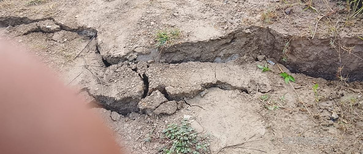 मकवानपुरमा जमिन भासिएपछि १६ घरपरिवार सुरक्षित स्थानमा सारिए