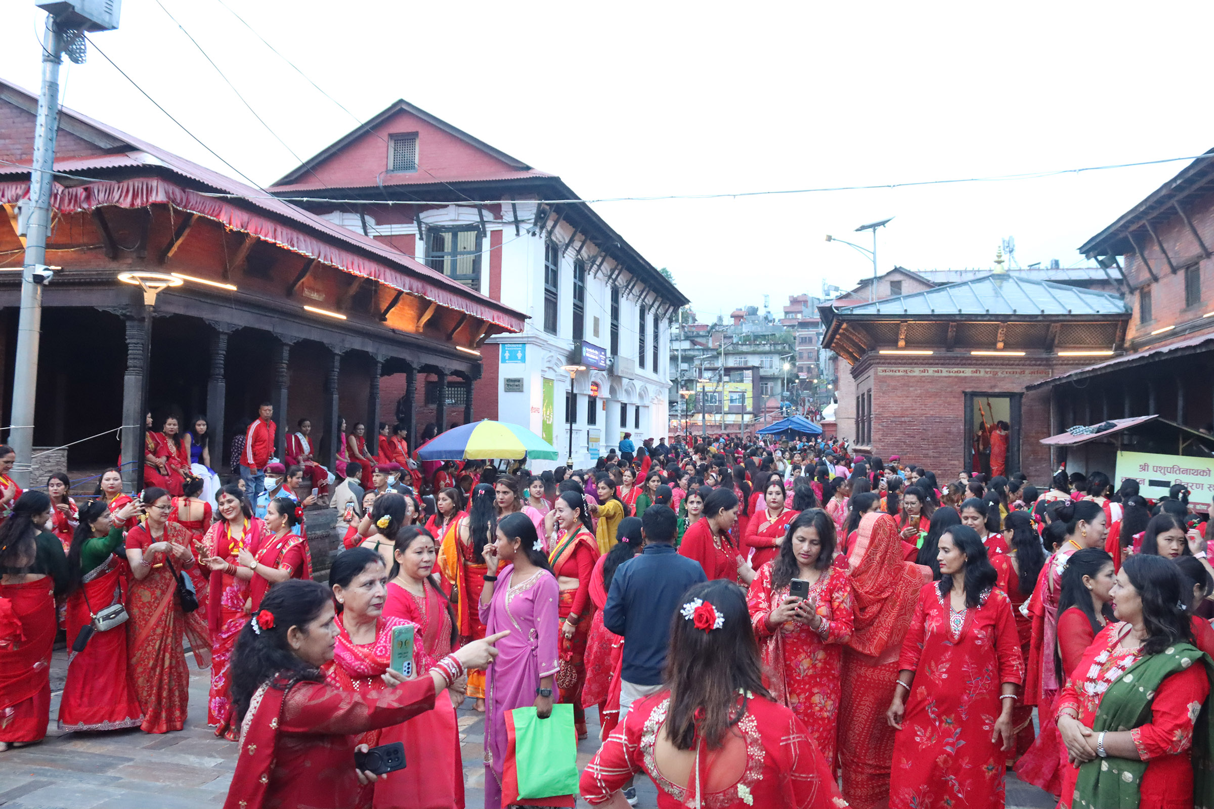 हरितालिका पर्व : पशुपति क्षेत्रमा बिहानैदेखि महिला व्रतालुको लाम