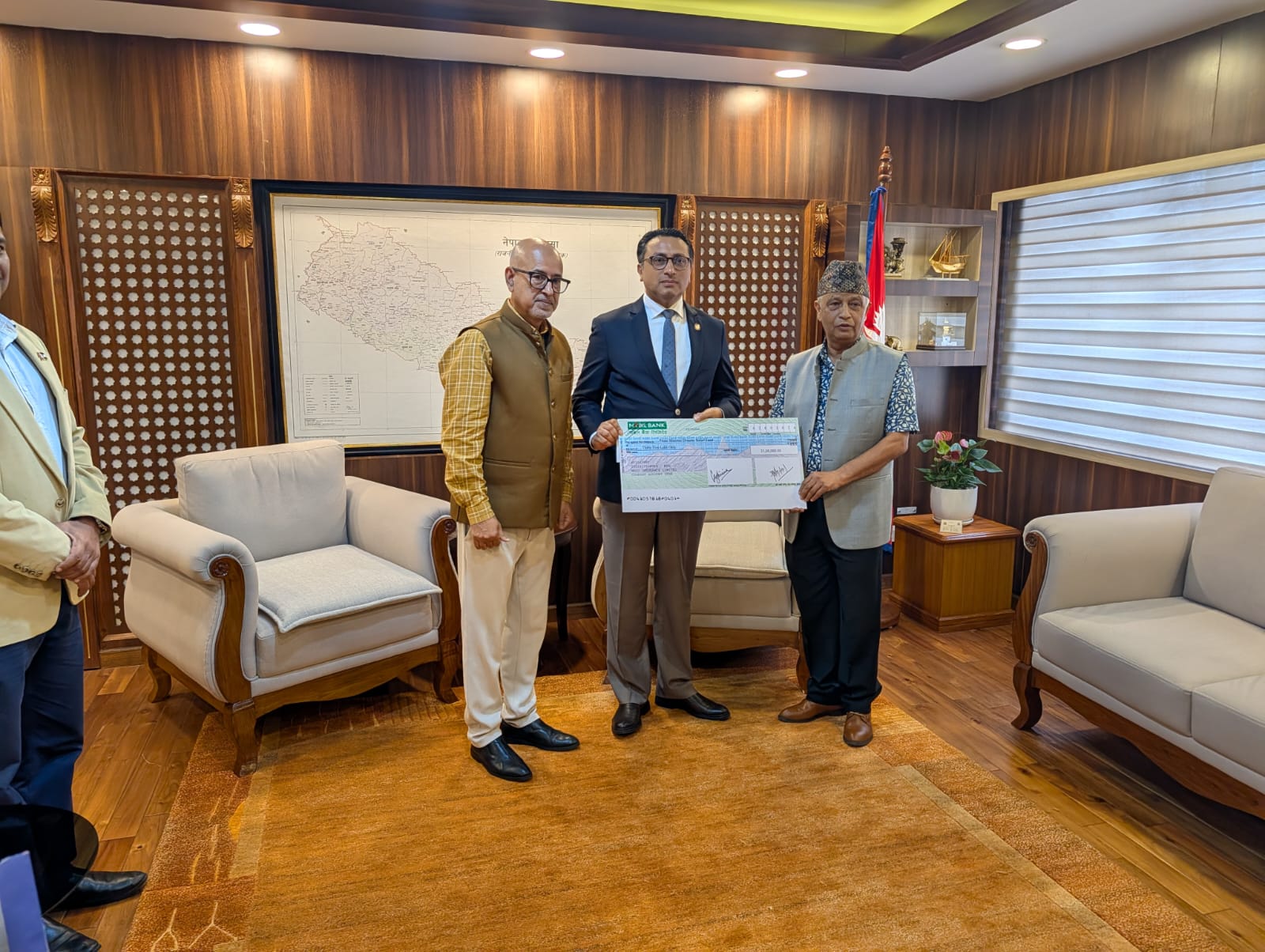 नेको इन्सुरेन्सद्वारा प्रधानमन्त्री दैवी प्रकोप उद्धार कोषमा ३५ लाख सहयोग