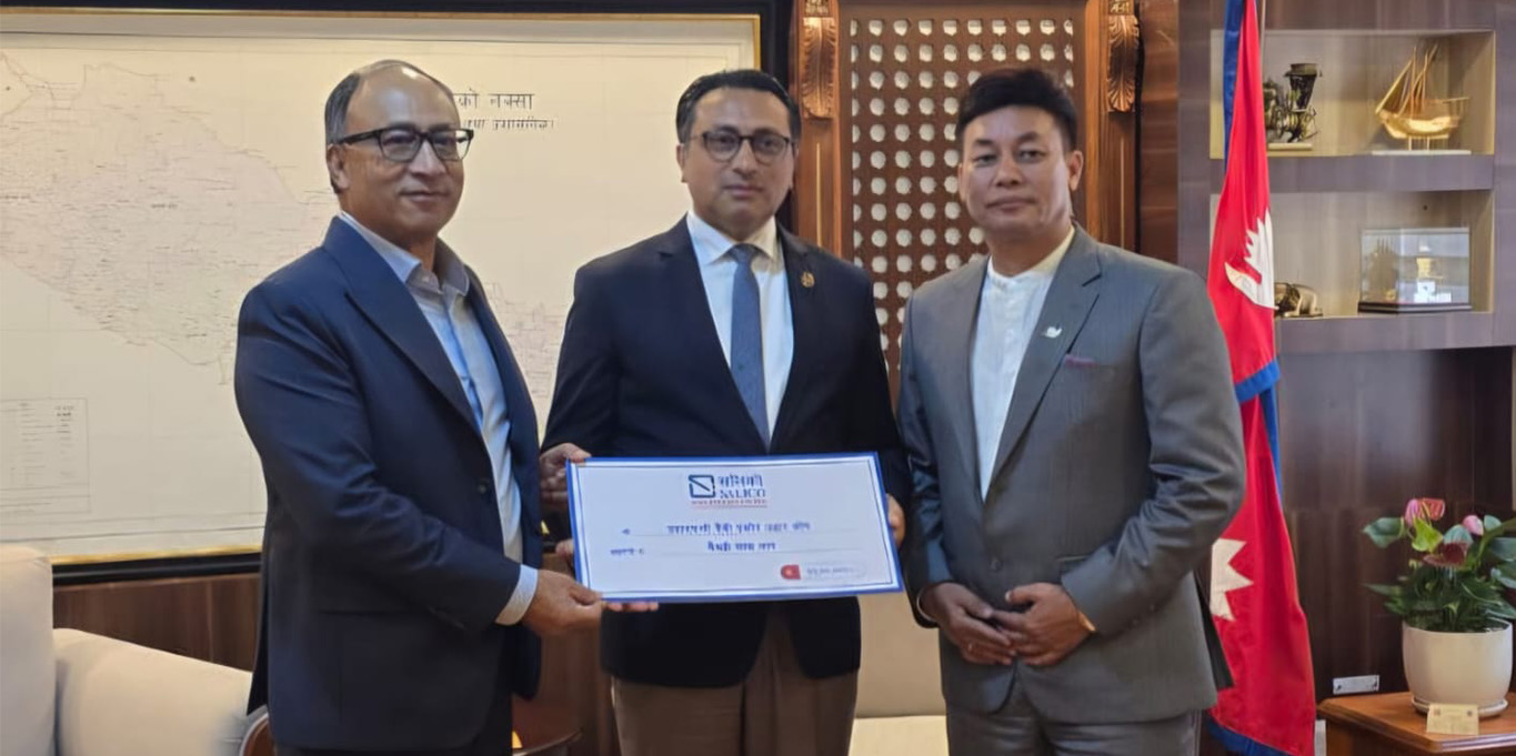 सगरमाथा लुम्बिनी इन्स्योरेन्सद्धारा राहत कोषमा रकम सहयोग