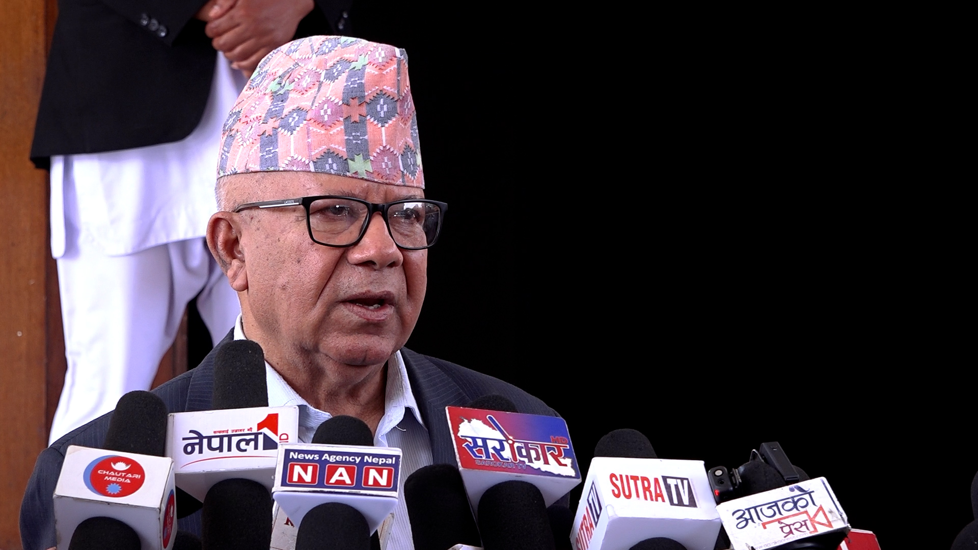 विपद्बारे प्रधानमन्त्रीले नै सर्वदलीय बैठक बोलाउनुपर्छ : माधव नेपाल 