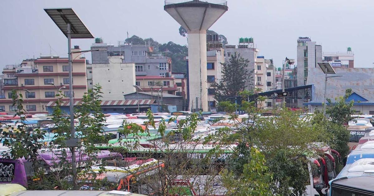 दशैंका लागि अग्रिम टिकट बुकिङ खुल्यो, नयाँ बसपार्कमा रातिदेखि नै यात्रुको लाइन