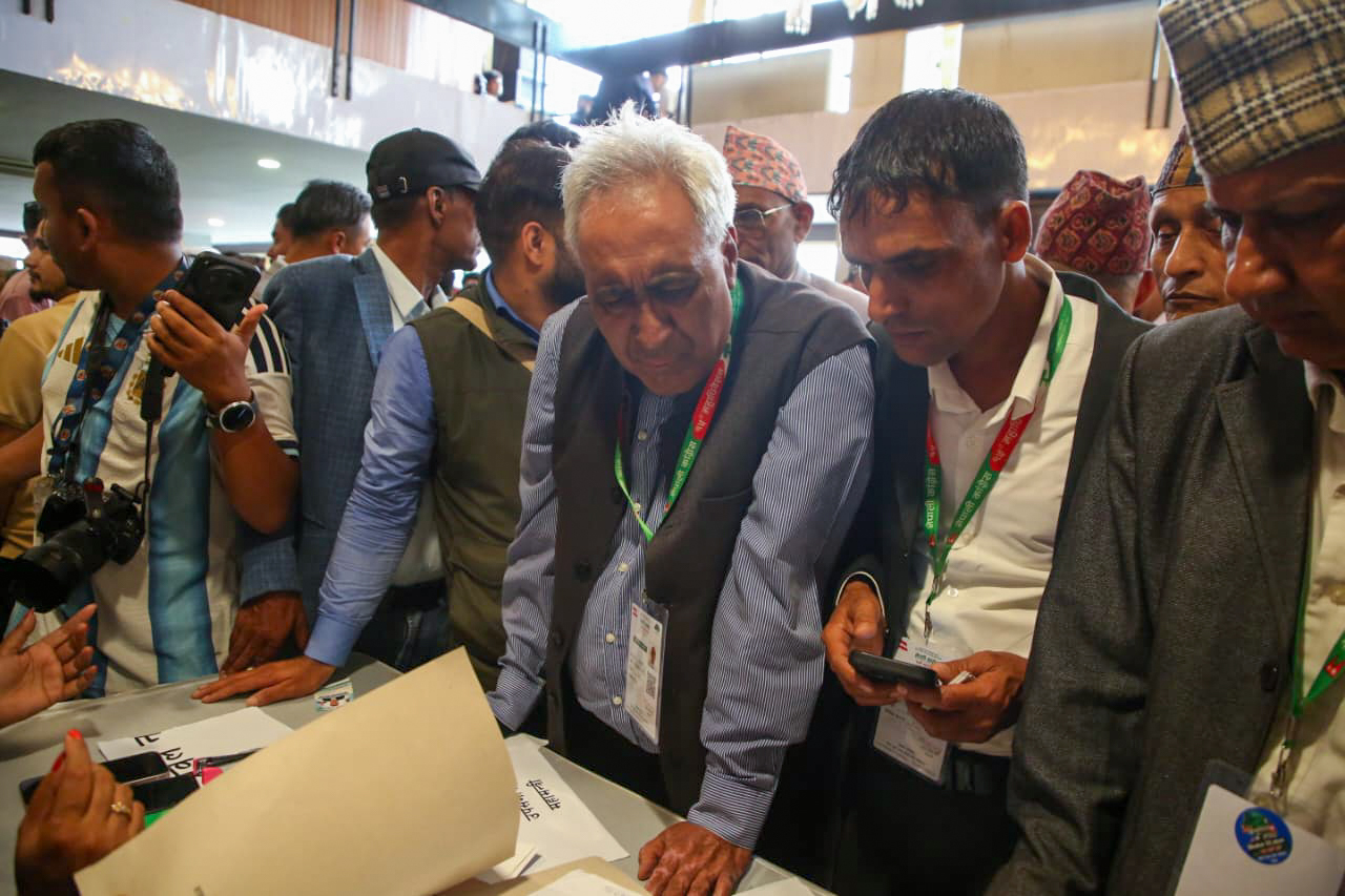 चन्द्र भण्डारीले उपसभापतिमा दर्ता गराए उम्मेदवारी