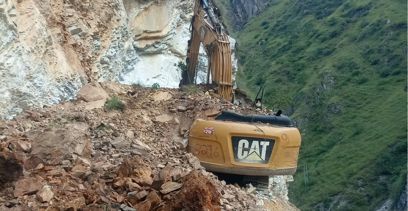 पहिरोमा पुरिएका जेसीभी चालकको मृत्यु, सहचालक सामान्य घाइते